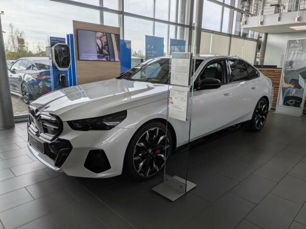 BMW i5