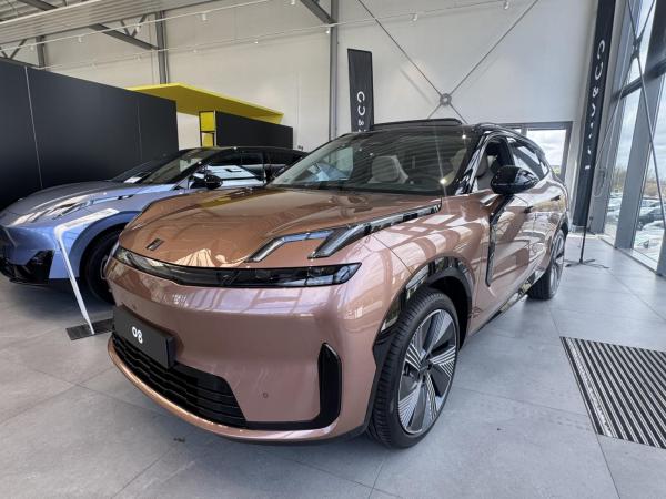 LYNK & Co 08