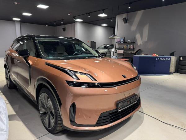 LYNK & Co 08